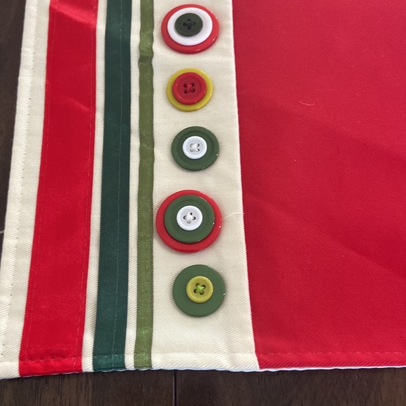 6 Jingles & Joy Christmas placemats like new! Red and green buttons and ribbon - Picture 14 of 17